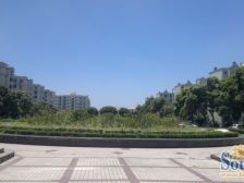 顶好的楼层,装修好,小区两房必看,近小区花园位置,