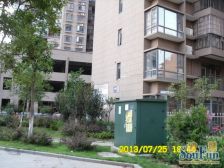 心怡广场旁,电梯精装3房。生活方便。