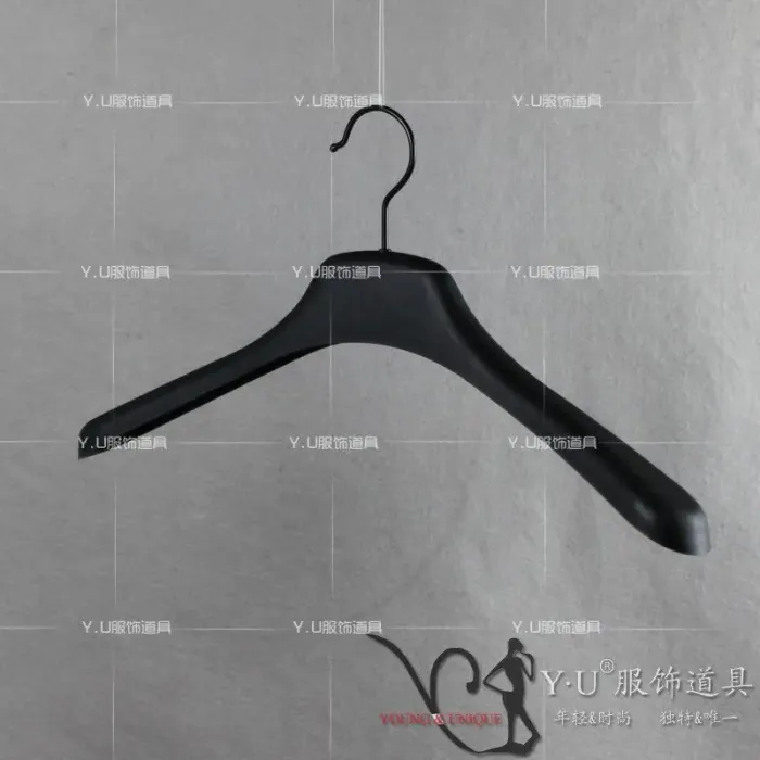 服装品牌衣架 700x1000.jpeg