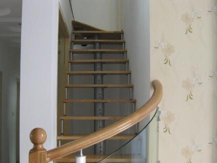 简单室内木楼梯图片