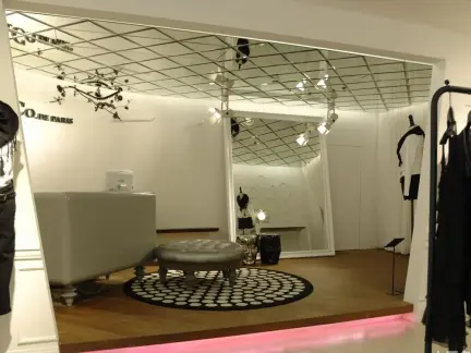 服装店铺简单装修效果图