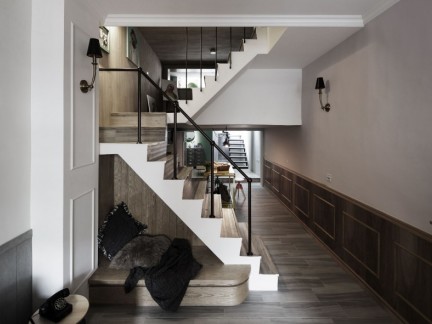 美式风格别墅楼梯室内设计效果图