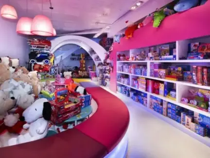 红色创意玩具店