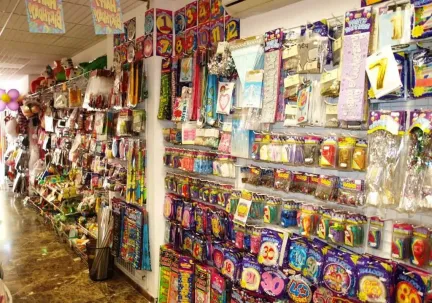 创意礼品店装修图