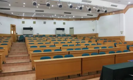 大学教室布置_大学教室人均面积