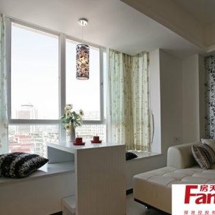 2013现代风格三室一厅房间窗台飘窗窗帘装修效果图片