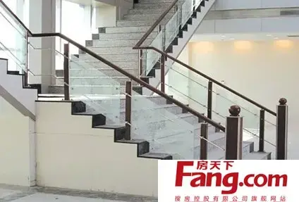 家居室内铁制楼梯扶手效果图