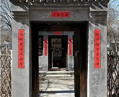 普通农村庭院大门图片