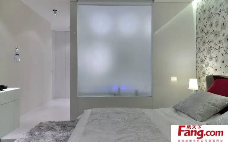 简约风格白色系卧室隔断墙效果图