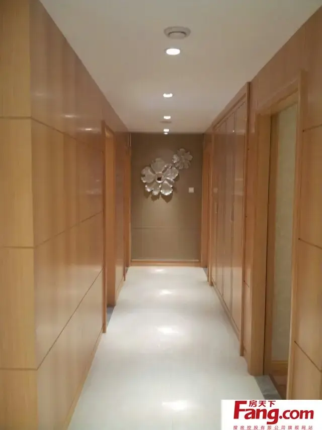 大户型室内过道装修卧室门对着卧室门图片