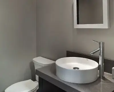 简单卫生间洁具图片