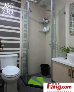 卫生间淋浴室玻璃门隔断装修效果图