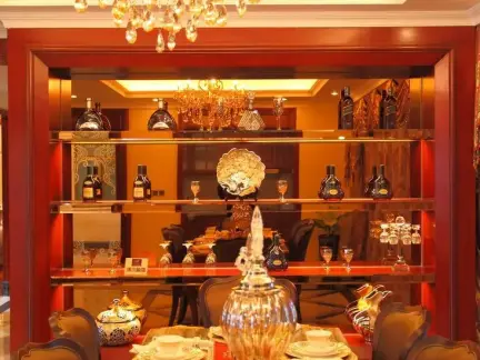 美式风格餐厅酒柜装修效果图