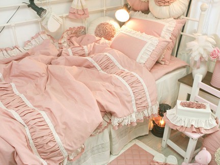 粉色系欧式风格女孩的房间设计图