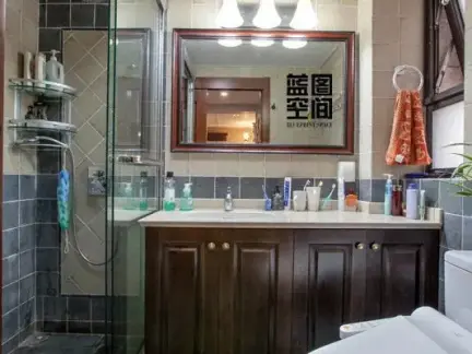 卫生间镜台盆柜装修设计