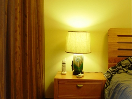 温馨卧室床头灯图片