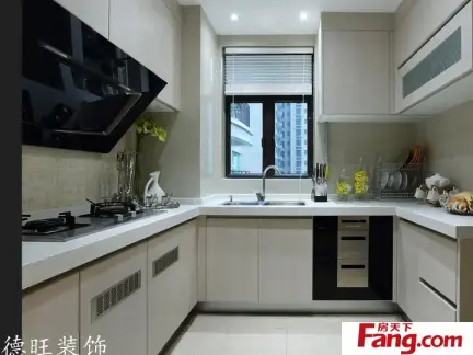 现代家装厨房u型橱柜效果图