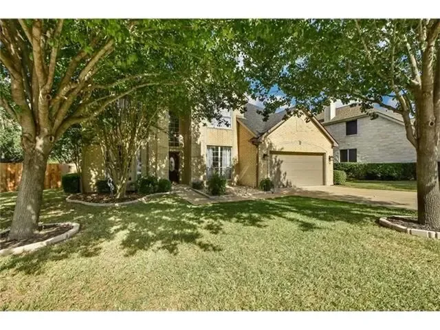 perfect family home on a lovely cul-de-sac, mature trees, priva