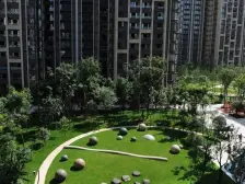 东原商圈轨道精装两房 朝南看中庭