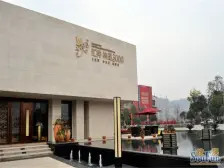 户型方正,正三房双卫户型,无浪费面积.