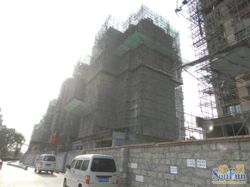 鲁发名城实景图30号楼施工进度实景图（2013-07-30）