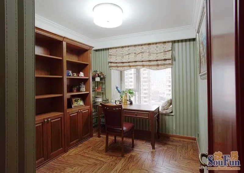 30㎡  低预算旧房翻新｜花5000元改造书房，老房秒变高效阅读区