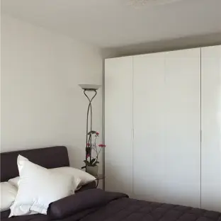 现代简约卧室橱柜装修图片