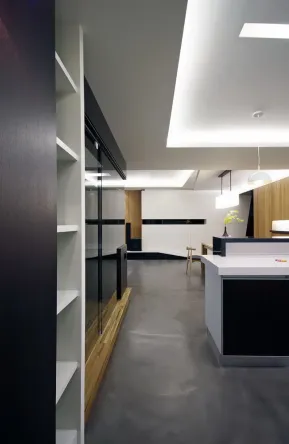 现代风格强调突破旧传统,创造新建筑,重视功能和空间组织,注意发挥