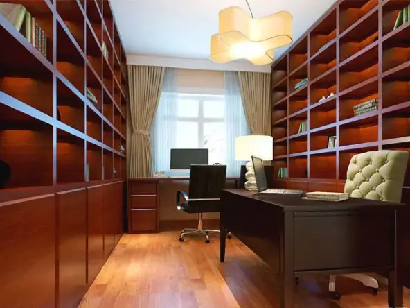 书房不同，为了营造书房的安静稳重的气氛，家居的颜色也偏重一些。角落里的仿古灯，更添加了中式的氛围。