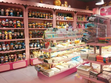 个性饰品店展示柜装修效果图片