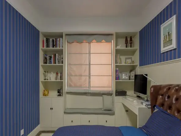 小房间装修设计窗户在中间 592x444c.jpg