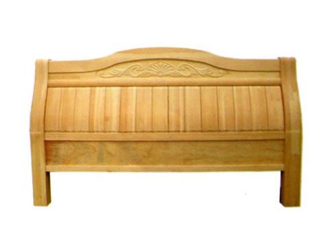 用料讲究造型优美的实木床头