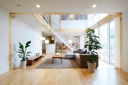 上海120平复式二手房改造：楼梯丑、精装老气、收纳不够？预算3万元“轻硬装重软装”玩出中古奶油风，附旧货市场攻略