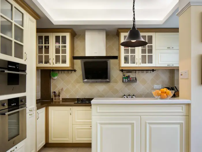 装修美式厨房 700x525c.jpg