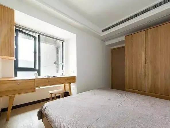 住在这里更是非常愉悦和轻松的,临窗区摆上一张书桌,不仅能天然借光