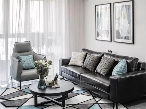 沙发上的抱枕都以简约的几何造型和线条,给整个客厅空间注入了简洁