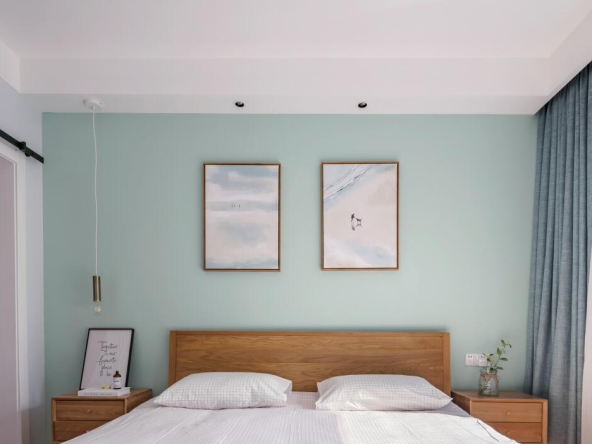 卧室是业主休息的地方,薄荷绿的背景墙有安神的效果