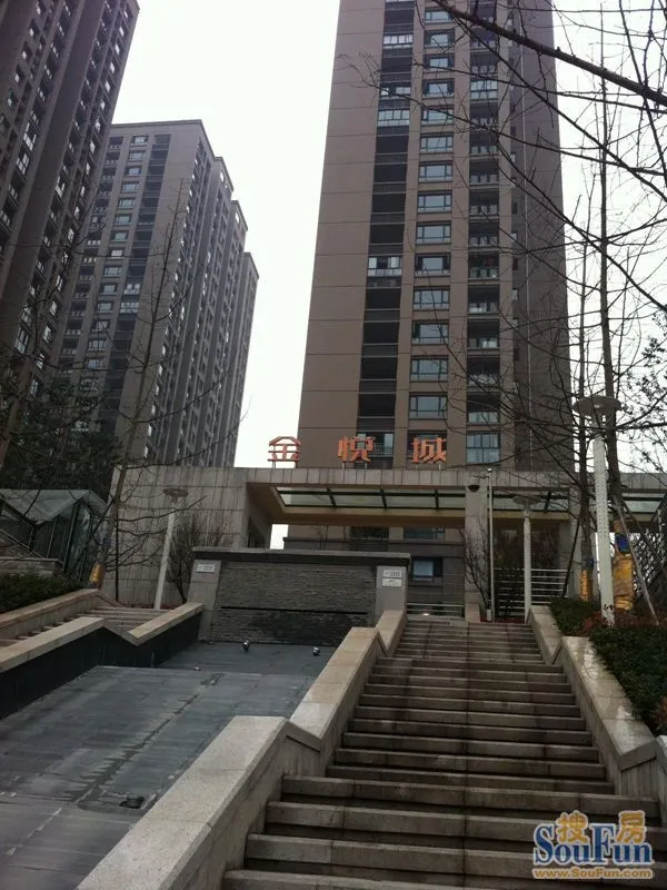 沙坪坝杨公桥金悦城,建筑面积88平米,2室2厅1厨1卫,客厅朝南