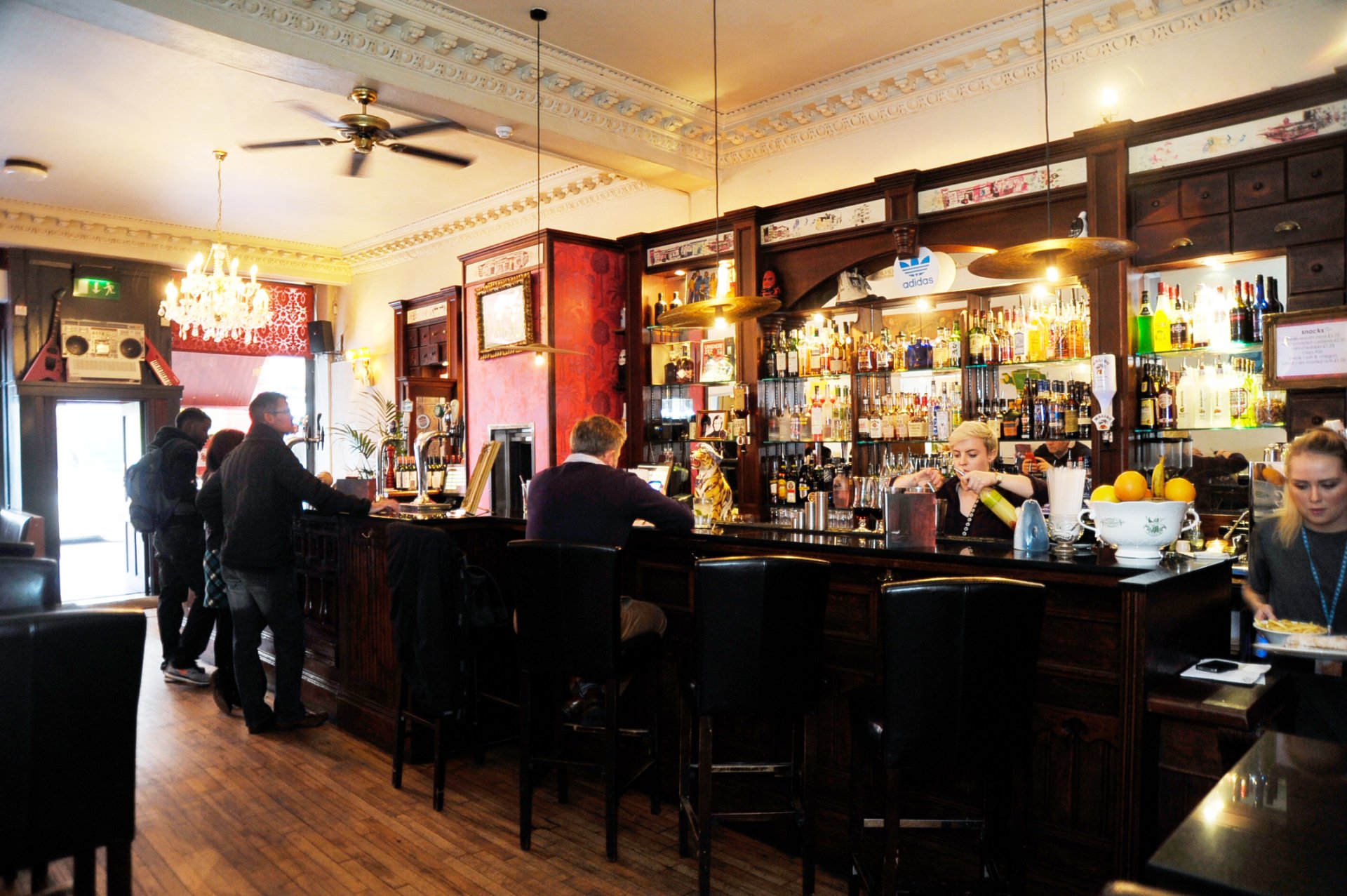 如何设计出欧式古典酒吧装修风格
