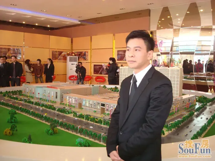 在现场记者采访到了中益国际董事长兼总经理曾文成先