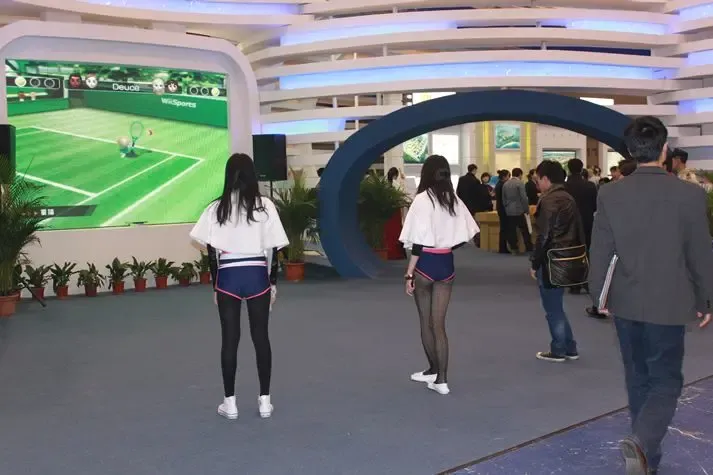 真应该弄几台水货wii放海尔对面去卖啊,有免费给做广告的 .