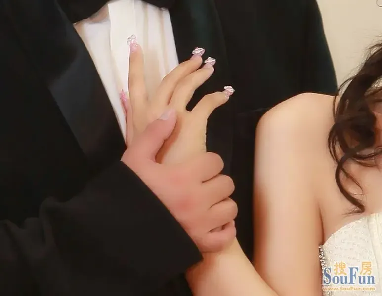 "执子之手,与子偕老",秀秀我与老公(老婆)手手的照片,呵呵.