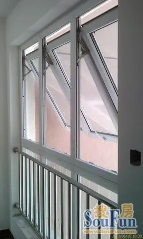 银角门口过道的窗户,很通风啊