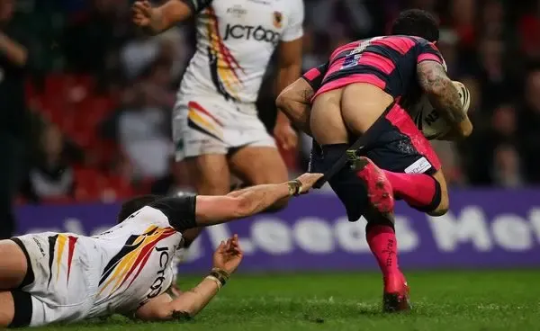 疯狂的足球比赛!