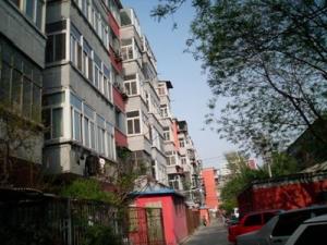 红联村小区独门独院管理好;满五年唯一业主诚意出售,