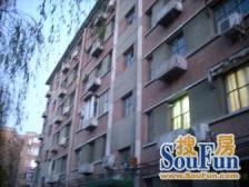 月季园东里南北两居室,周边配套设施完善,近邻公交站