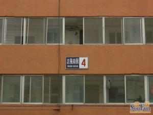 新街口、新上精装正规三居室、护城河旁、环境优美、居家之选