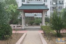 长安街沿线,距离八角地铁400米,门口就是公交站
