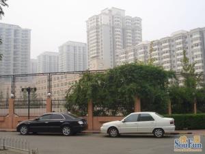 业主自住精装修,看房方便,业主诚心出售