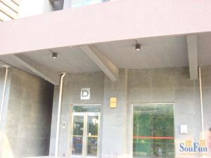 跃城上中下三层小户型两居室,正对小区花园